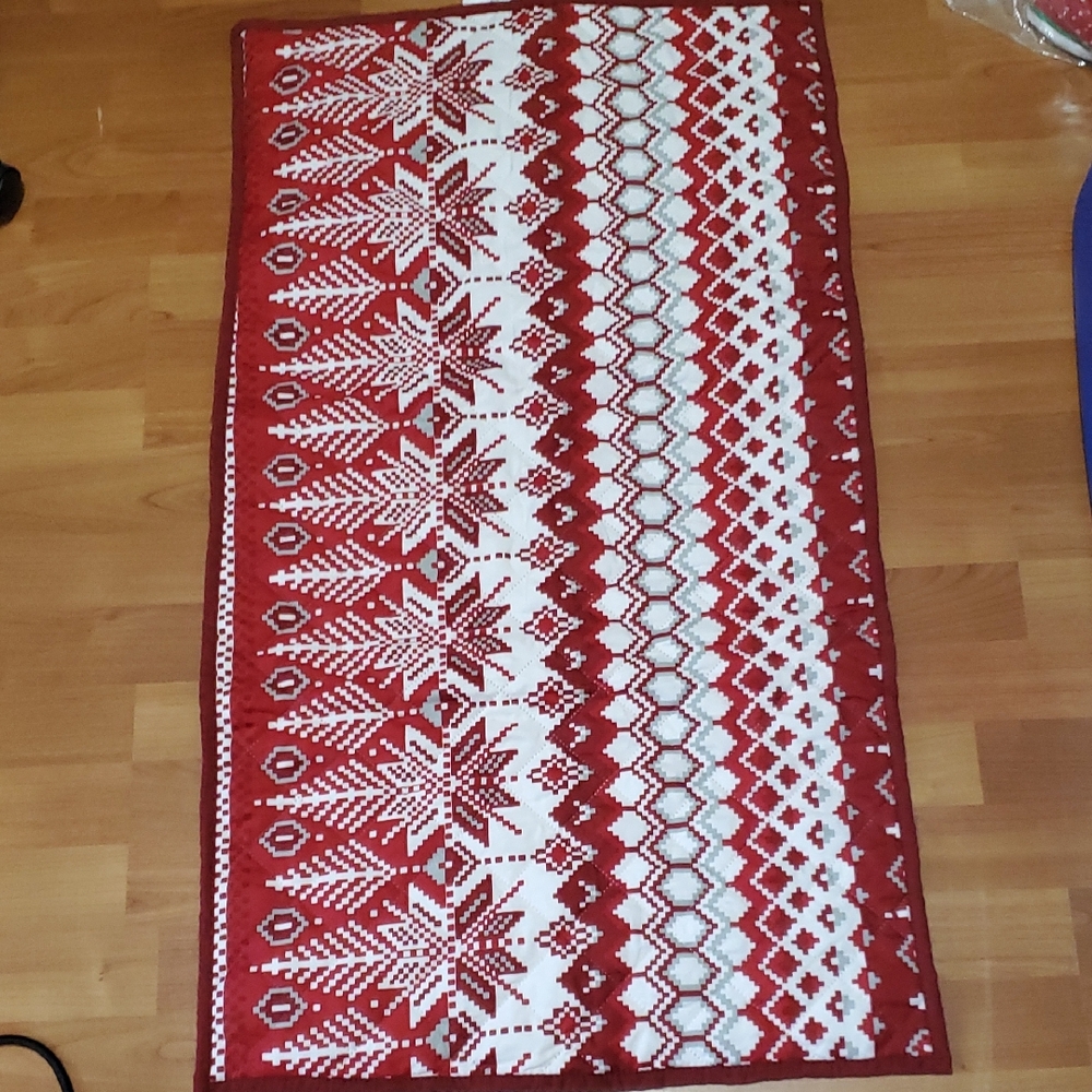 NEW Red and White Holiday Pillow Shams (2)